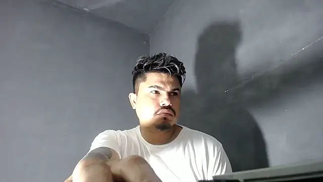 Snapshot of DickMasterfindom chatting on 9, 2, 2025 DickMasterfindom online show from 9, 2, 2025