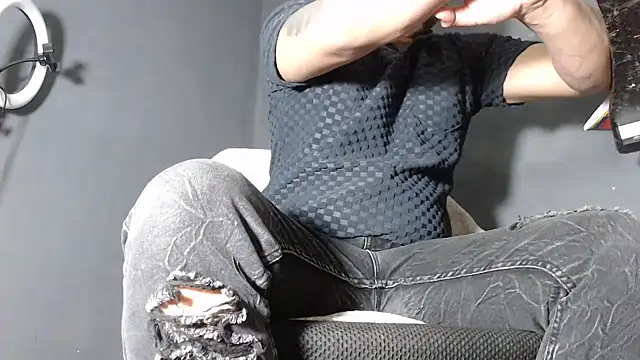 Snapshot of DickMasterfindom chatting on 19, 2, 2025 DickMasterfindom online show from 19, 2, 2025