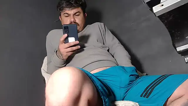 Snapshot of DickMasterfindom chatting on 3, 3, 2025 DickMasterfindom online show from 3, 3, 2025