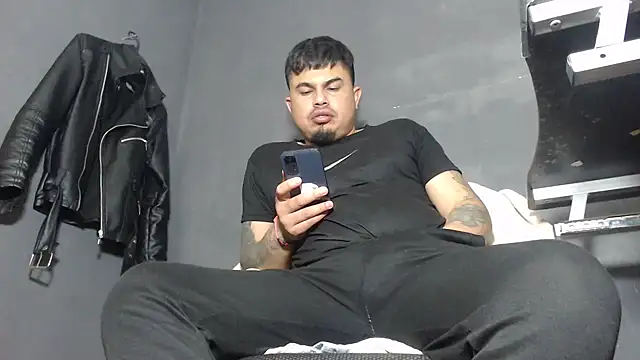 Snapshot of DickMasterfindom chatting on 15, 3, 2025 DickMasterfindom online show from 15, 3, 2025