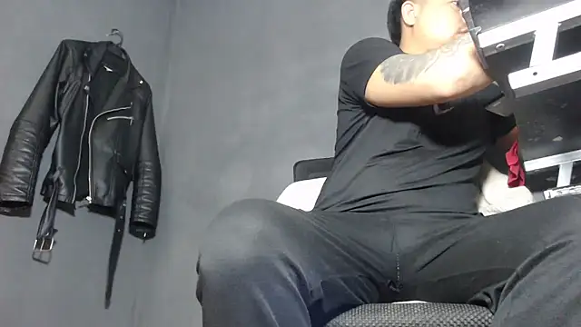 Snapshot of DickMasterfindom chatting on 20, 3, 2025 DickMasterfindom online show from 20, 3, 2025