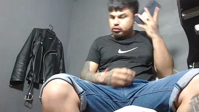 Snapshot of DickMasterfindom chatting on 23, 3, 2025 DickMasterfindom online show from 23, 3, 2025