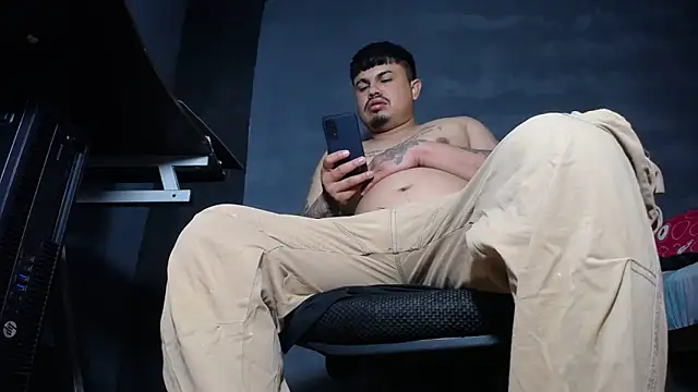 Snapshot of DickMasterfindom chatting on 28, 9, 2025 DickMasterfindom online show from 28, 9, 2025