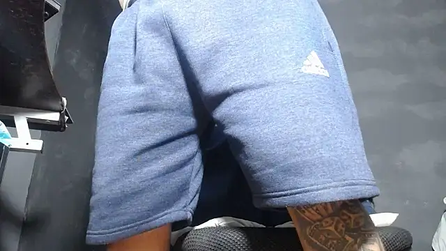 Snapshot of DickMasterfindom chatting on 18, 10, 2025 DickMasterfindom online show from 18, 10, 2025