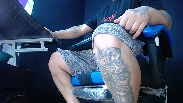 Snapshot of DickMasterfindom chatting on 4, 6, 2026 DickMasterfindom online show from 4, 6, 2026