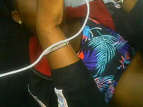 Snapshot of pretty_nanah chatting on 7, 10, 2025 pretty nanah online show from 7, 10, 2025