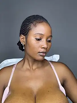 Snapshot of chocogirl01 chatting on 1, 3, 2025 chocogirl01 online show from 1, 3, 2025