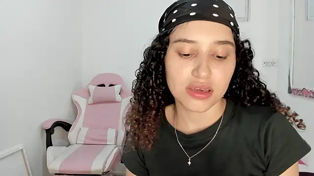 Snapshot of gabriela_duarte1 chatting on 26, 4, 2026 gabriela duarte1 online show from 26, 4, 2026