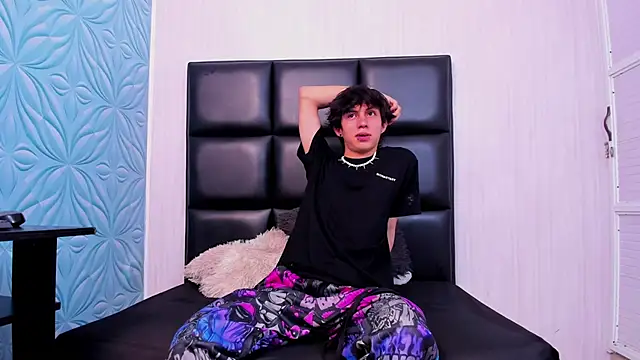 Snapshot of JeanRam18 chatting on 25, 2, 2025 JeanRam18 online show from 25, 2, 2025