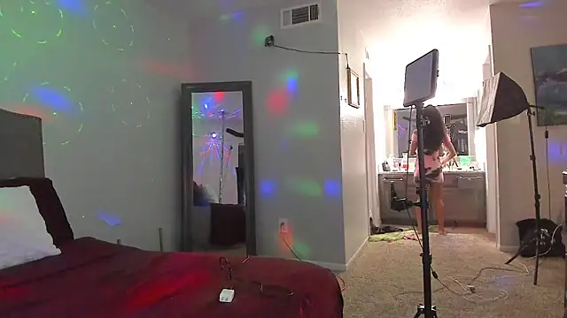 yiauana online show from 31, 3, 2026