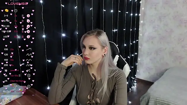 Snapshot of VikaPowers chatting on 1, 3, 2025 VikaPowers online show from 1, 3, 2025