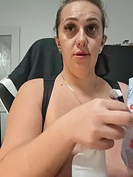 AvaLloyd online show from 19, 11, 2025