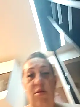 AvaLloyd online show from 11, 4, 2026