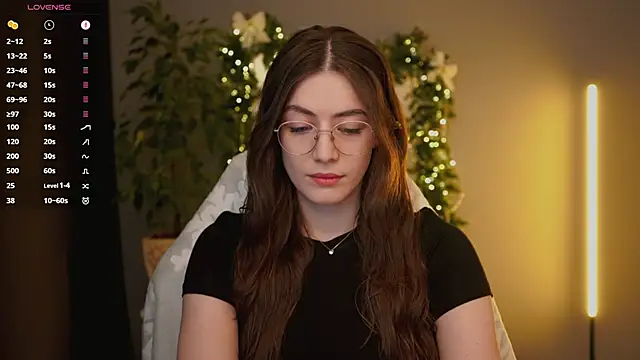 Snapshot of Ester_Hill chatting on 19, 12, 2025 Ester Hill online show from 19, 12, 2025