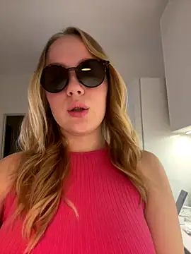 Snapshot of Little_Forest_ELF chatting on 28, 11, 2025 Little Forest ELF online show from 28, 11, 2025