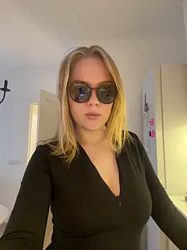 Snapshot of Little_Forest_ELF chatting on 5, 12, 2025 Little Forest ELF online show from 5, 12, 2025