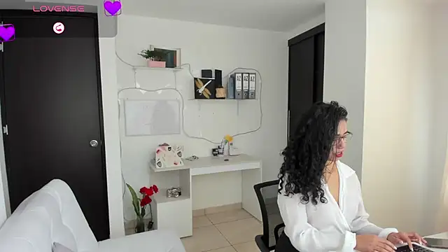 Snapshot of susana_monroy chatting on 23, 4, 2026 susana monroy online show from 23, 4, 2026