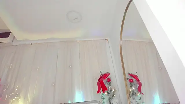 Petite Lucie online show from 22, 12, 2024