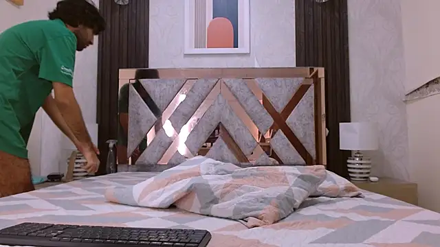 MilanZaire online show from 24, 12, 2024