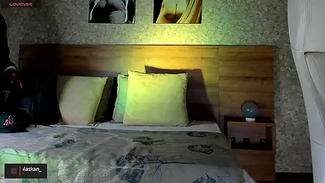 nicolaskan online show from 31, 12, 2024