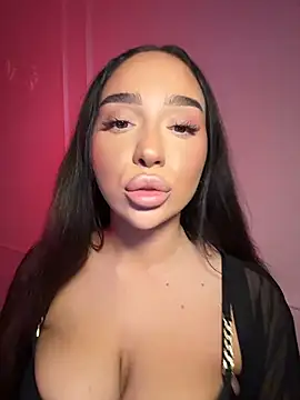 Snapshot of CardiSweetBaby chatting on 2, 4, 2026 CardiSweetBaby online show from 2, 4, 2026