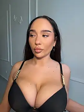 Snapshot of CardiSweetBaby chatting on 3, 4, 2026 CardiSweetBaby online show from 3, 4, 2026