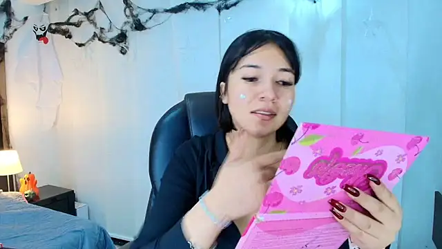 lina bedoya  online show from 13, 11, 2025