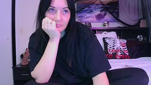 CrystalLakeXO online show from 13, 4, 2026