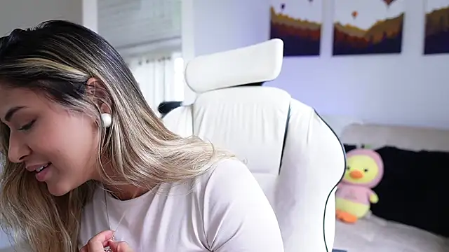 SaraParisi online show from 4, 2, 2025