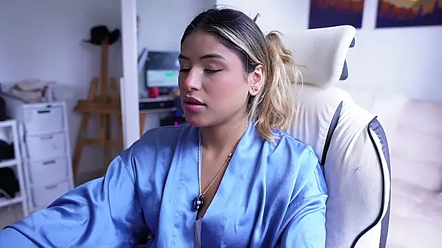 SaraParisi online show from 22, 2, 2025