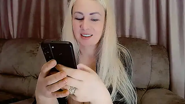 Snapshot of Olesya chatting on 5, 2, 2025 Olesya online show from 5, 2, 2025