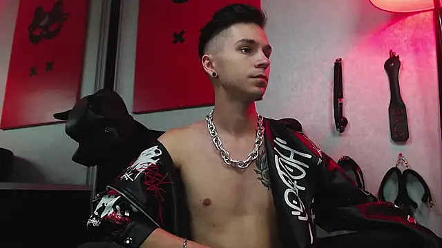 Snapshot of Joseph__Quinn chatting on 10, 3, 2025 Joseph Quinn online show from 10, 3, 2025