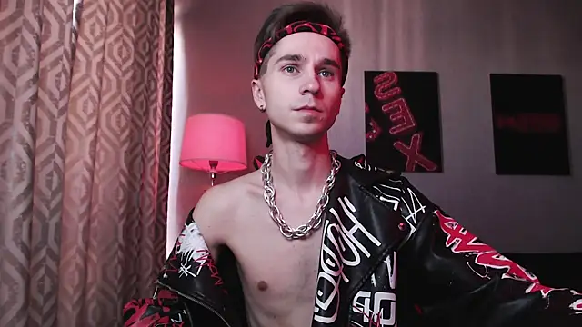 Snapshot of Joseph__Quinn chatting on 24, 10, 2025 Joseph Quinn online show from 24, 10, 2025