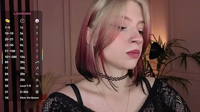 Snapshot of arielabradberry chatting on 19, 11, 2025 arielabradberry online show from 19, 11, 2025