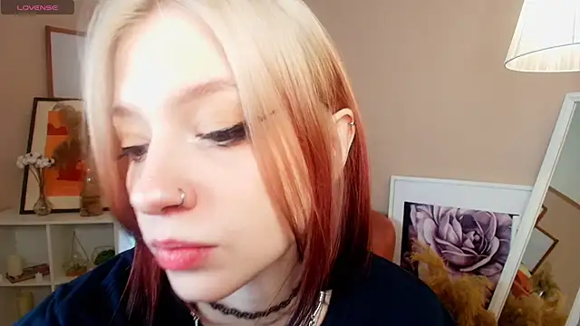 Snapshot of arielabradberry chatting on 4, 12, 2025 arielabradberry online show from 4, 12, 2025