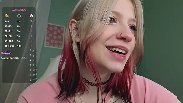 Snapshot of arielabradberry chatting on 5, 3, 2026 arielabradberry online show from 5, 3, 2026