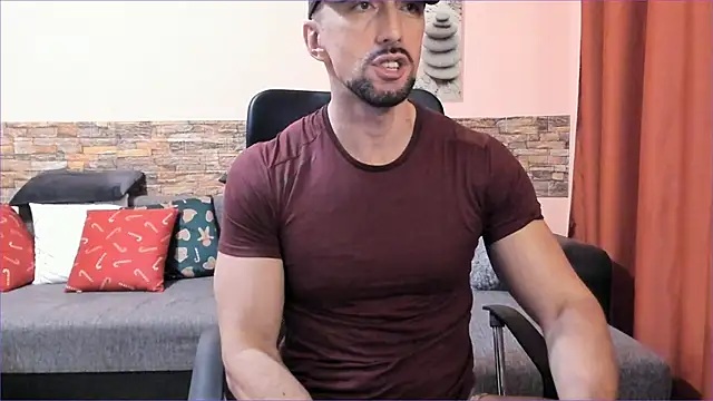 HotHunkTrainer online show from 21, 1, 2025