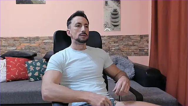 HotHunkTrainer online show from 17, 2, 2025