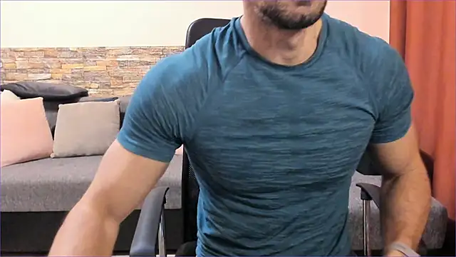 HotHunkTrainer online show from 7, 10, 2025