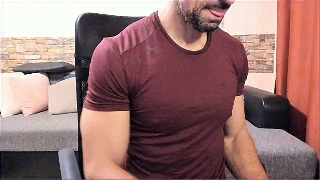 HotHunkTrainer online show from 10, 10, 2025