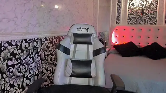 Foxy Slave online show from 8, 3, 2025