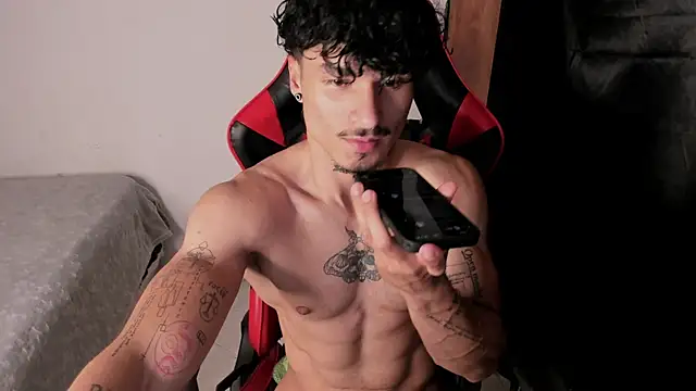 Snapshot of Thomas_Fit1 chatting on 19, 5, 2026 Thomas Fit1 online show from 19, 5, 2026