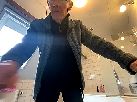 Snapshot of martxxxxx chatting on 22, 12, 2025 martxxxxx online show from 22, 12, 2025