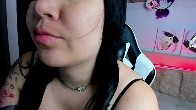 Snapshot of AilynRed chatting on 11, 1, 2026 AilynRed online show from 11, 1, 2026