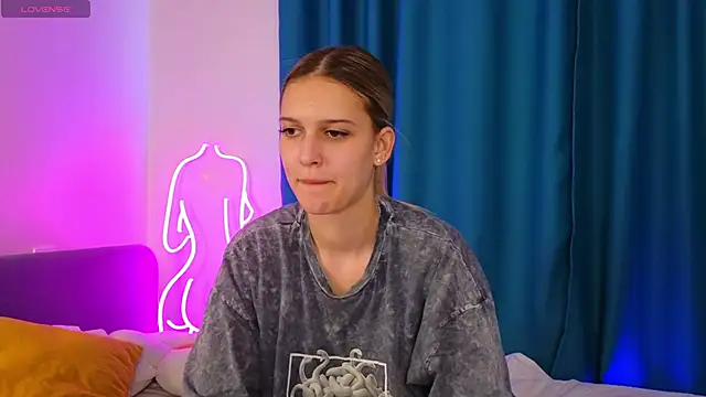 Snapshot of KimberliDean chatting on 28, 2, 2025 KimberliDean online show from 28, 2, 2025