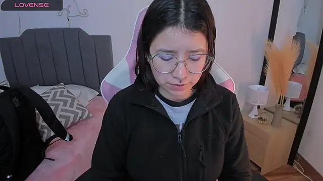 Amy joones online show from 8, 4, 2026