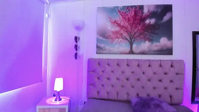 Julianaa Castro  online show from 10, 1, 2025