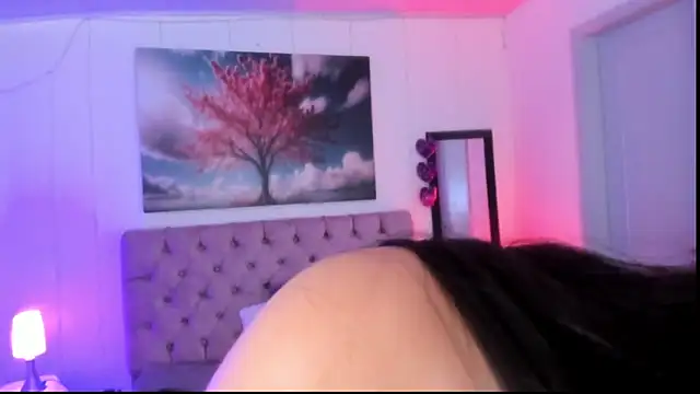 Julianaa Castro  online show from 1, 3, 2025