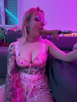 Snapshot of LaskaLeRoomba chatting on 17, 1, 2026 LaskaLeRoomba online show from 17, 1, 2026