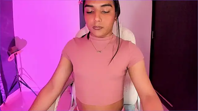 Snapshot of CandyLatinHott chatting on 21, 10, 2025 CandyLatinHott online show from 21, 10, 2025